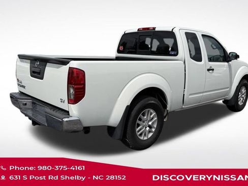 Used 2019 Nissan Frontier SV image 3