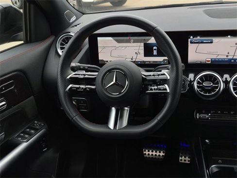 Certified 2025 Mercedes-Benz GLA 250 image 31