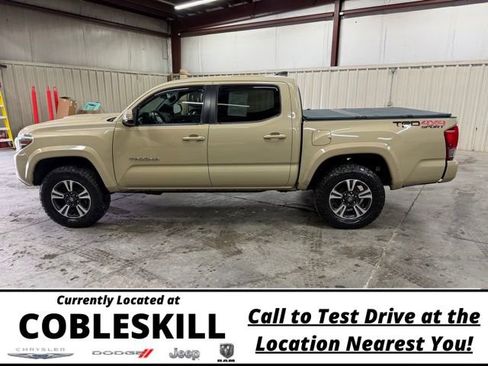 Used 2017 Toyota Tacoma 4x4 Double Cab image 8