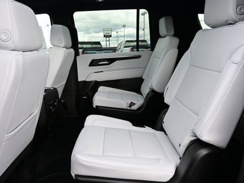 New 2026 Chevrolet Suburban Premier w/ Sun And Tow Package AWD/4WD image 17