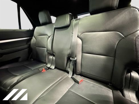 Used 2018 Ford Explorer XLT w/ Equipment Group 202A FWD image 26