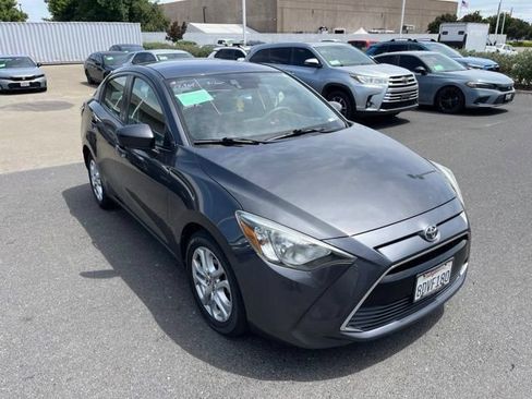 Used 2018 Toyota Yaris iA FWD image 3