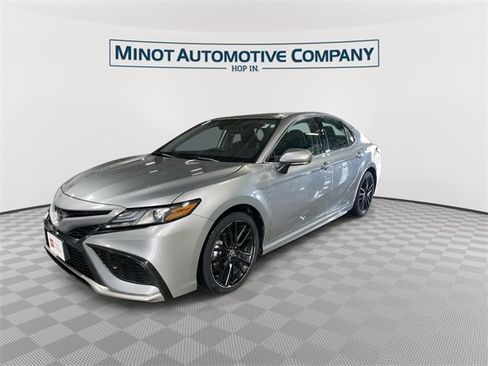 Used 2023 Toyota Camry XSE image 4