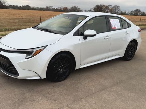 Used 2024 Toyota Corolla LE image 5