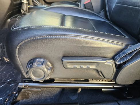 Used 2018 Jeep Wrangler Unlimited Sahara AWD/4WD image 12