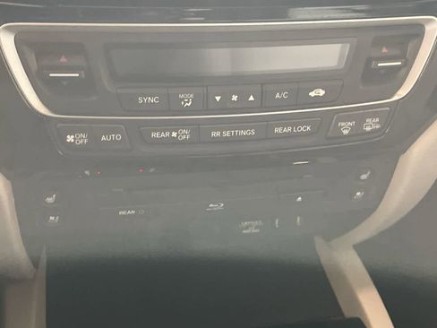 Used 2016 Honda Pilot Elite image 19