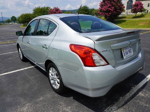 Used 2017 Nissan Versa SV w/ SV Special Edition Package FWD image 9