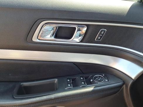 Used 2017 Ford Explorer XLT AWD/4WD image 14