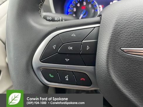 Used 2024 Chrysler Pacifica Touring-L image 27