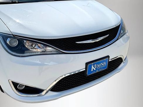 Used 2018 Chrysler Pacifica Touring-L FWD image 30