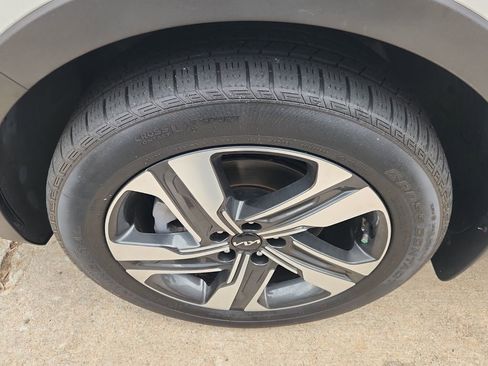 Used 2023 Kia Sorento EX image 10