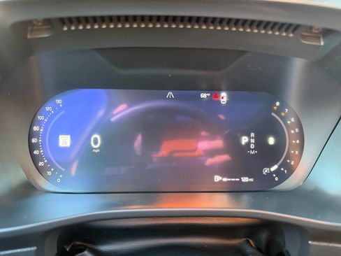 Used 2024 Volvo XC40 B5 Plus AWD/4WD image 10