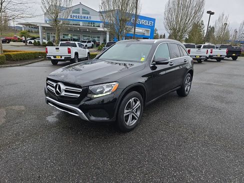Used 2019 Mercedes-Benz GLC 300 4MATIC image 2