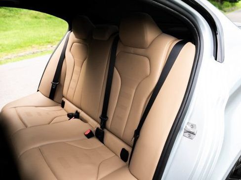 Used 2016 BMW M3 RWD image 15