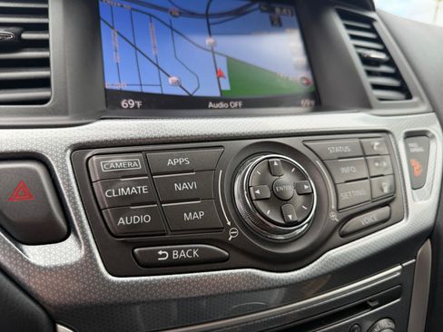 Used 2018 Nissan Pathfinder SL AWD/4WD image 28
