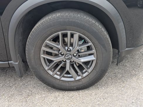 Used 2023 Nissan Rogue S FWD image 11