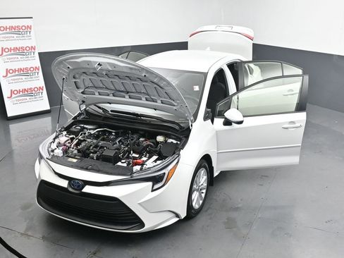 Used 2025 Toyota Corolla LE image 48