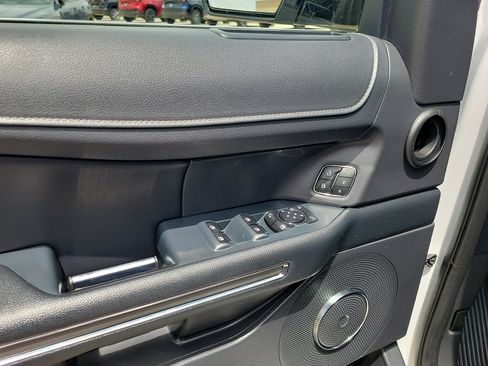 Used 2024 Ford Expedition XLT AWD/4WD image 15