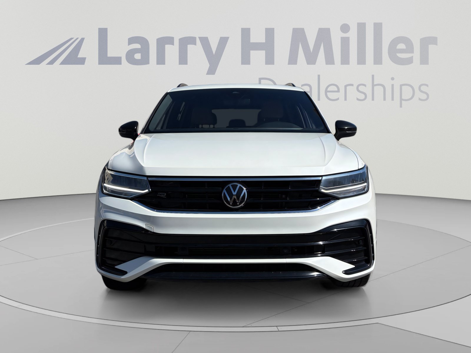 Used 2023 Volkswagen Tiguan SE R-Line AWD/4WD image 8