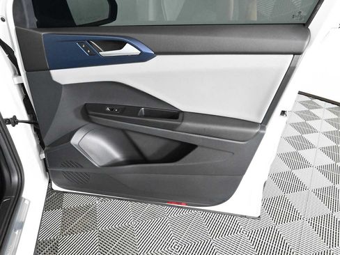 Certified 2023 Volkswagen Taos SE w/ Panoramic Sunroof Package FWD image 12