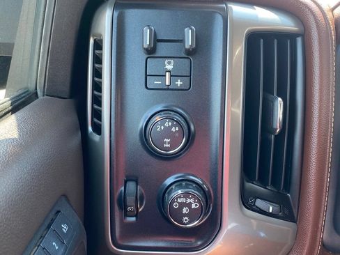 Used 2016 Chevrolet Silverado 2500 High Country w/ High Country Premium Package AWD/4WD image 31