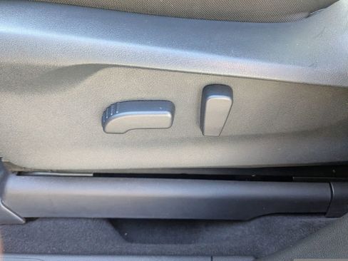 Used 2024 Subaru Ascent Premium w/ Convenience Package image 20