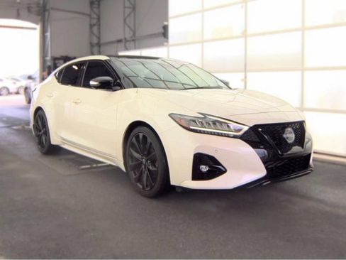 Used 2023 Nissan Maxima SR w/ Sport Mat Group FWD image 3