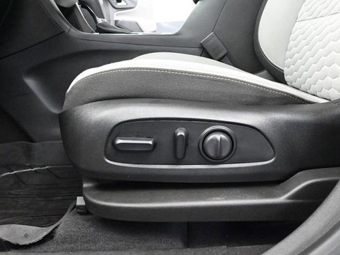 Used 2021 Chevrolet Equinox LS w/ LS Convenience Package image 21