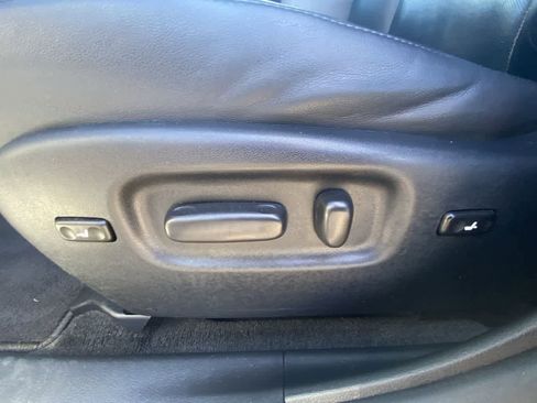 Used 2013 Toyota Highlander Limited AWD/4WD image 12