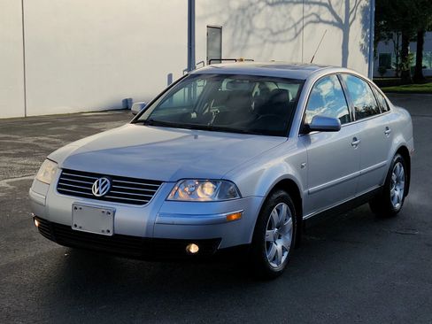Used 2003 Volkswagen Passat GLX image 1