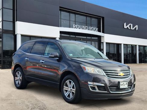 Used 2017 Chevrolet Traverse LT image 3