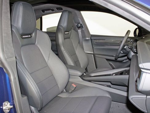 Certified 2025 Porsche Macan Turbo Electric image 38