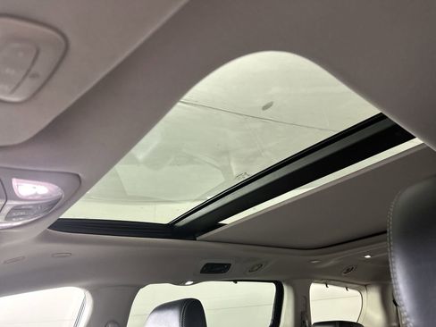 Used 2022 Chrysler Pacifica Limited image 24