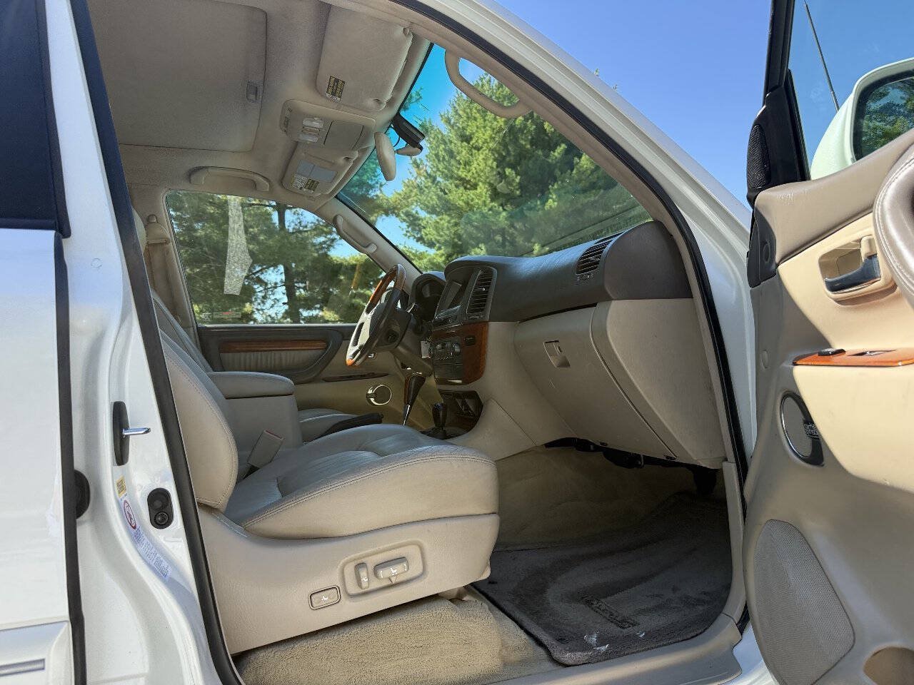 Used 2005 Lexus LX 470 4WD w/ Preferred Accessory Pkg image 57