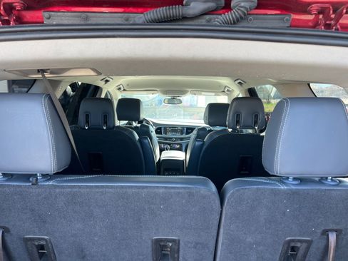 Used 2018 Buick Enclave Essence image 28