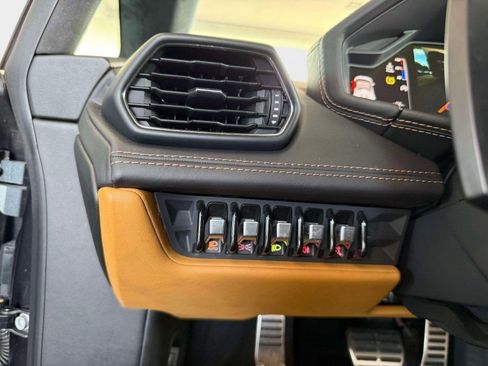 Used 2018 Lamborghini Huracan LP 580-2 RWD image 49
