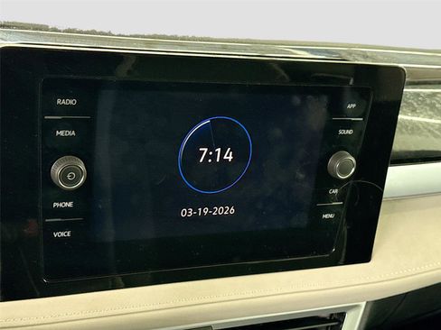 Used 2025 Volkswagen Taos SE image 4