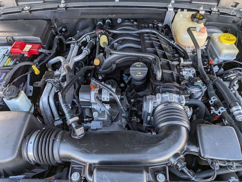 Used 2022 Jeep Wrangler Unlimited Sahara AWD/4WD image 29