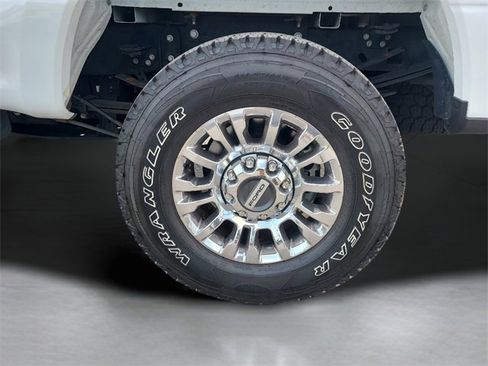 Used 2022 Ford F250 Lariat w/ Lariat Ultimate Package image 9