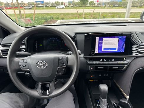 Used 2025 Toyota Camry LE image 11