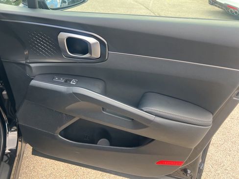 Certified 2025 Kia Sorento S w/ Panoramic Sunroof Package image 23
