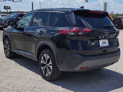Used 2023 Nissan Rogue SV image 4