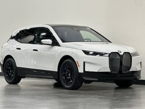 Used 2023 BMW iX xDrive50 w/ Convenience Package AWD/4WD image 2