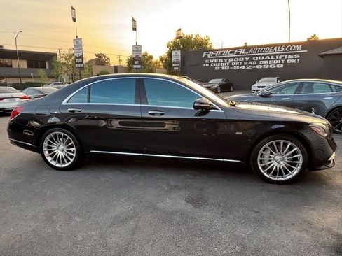 Used 2019 Mercedes-Benz S 560 Sedan w/ Premium Package image 22