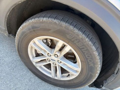 Used 2024 Ford Explorer XLT image 4