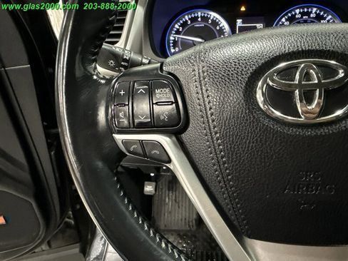 Used 2018 Toyota Highlander Limited image 21