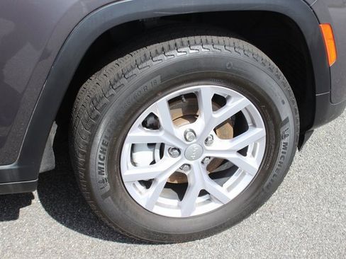 Used 2022 Jeep Grand Cherokee Limited image 36