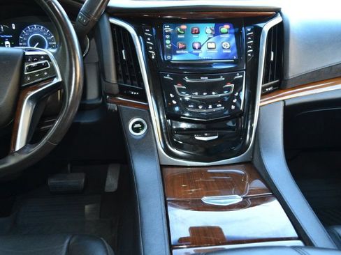 Used 2018 Cadillac Escalade Luxury AWD/4WD image 20