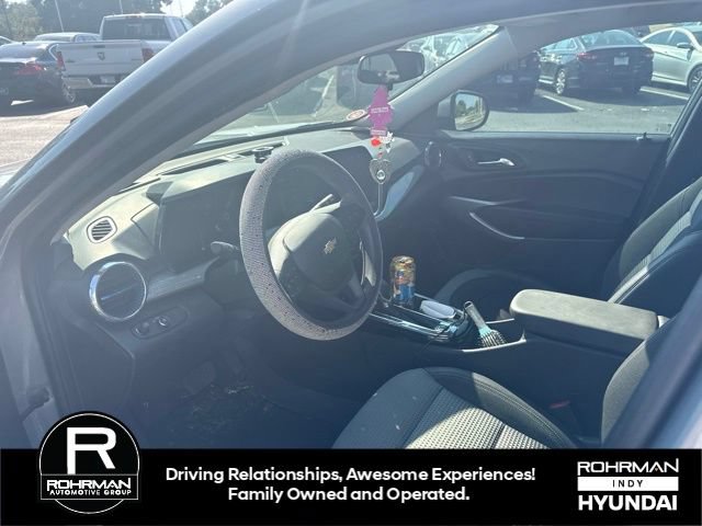 Used 2025 Chevrolet Trax LT FWD image 6