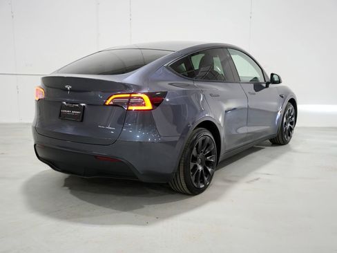 Used 2020 Tesla Model Y Long Range image 6